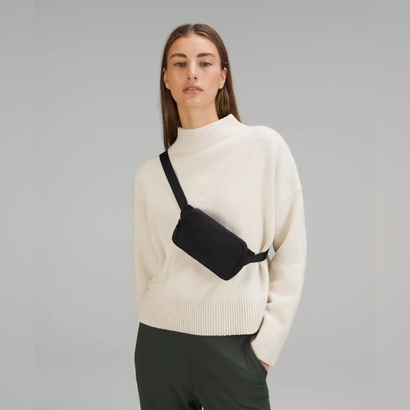 Lululemon Unisex Compact Water Repellent Fabric Mini Belt Bag Shoulder Pack - Picture 3 of 6